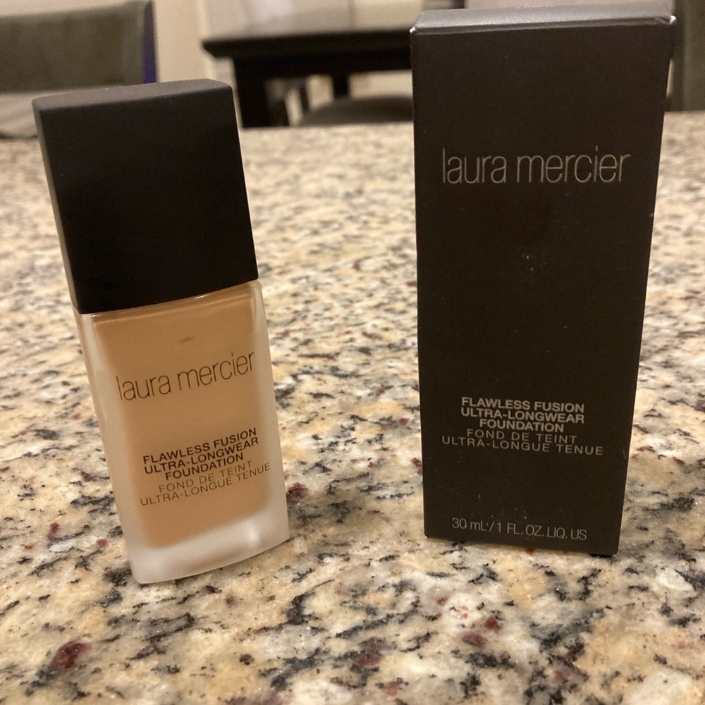 Laura Mercier Foundation 2N2 Linen BNIB